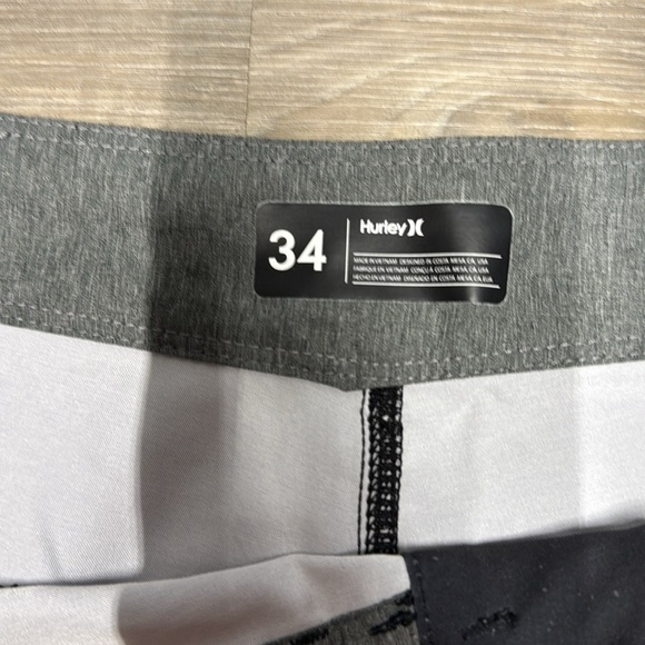 🏴 Hurley Black and Green Board Shorts Modern Design size 34 - Picture 5 of 7